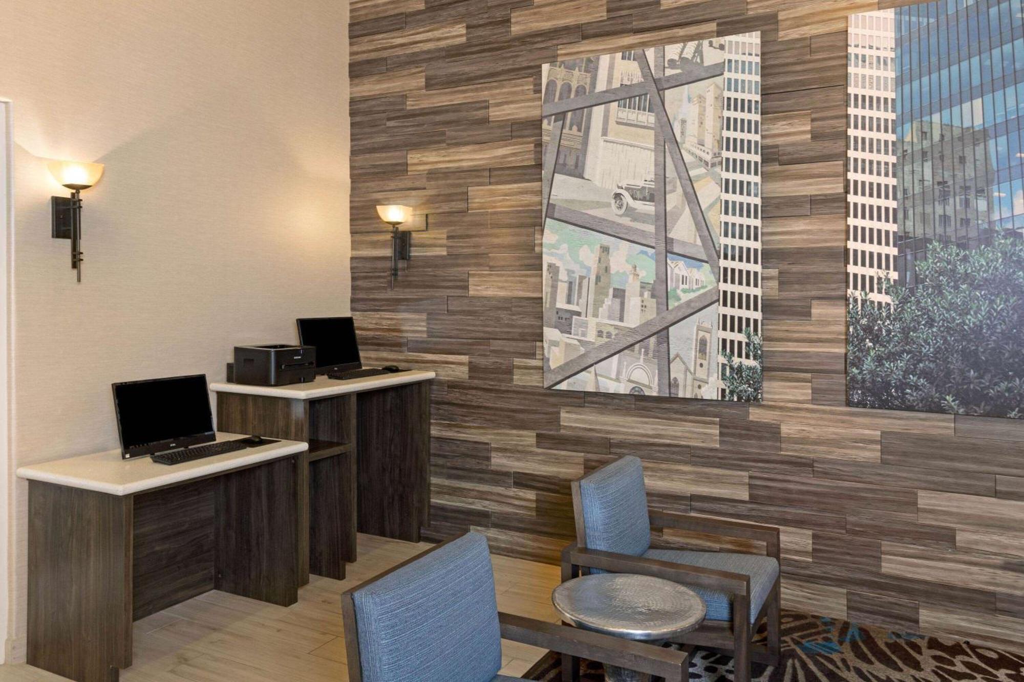 La Quinta By Wyndham Houston Energy Corridor Hotel Exterior photo